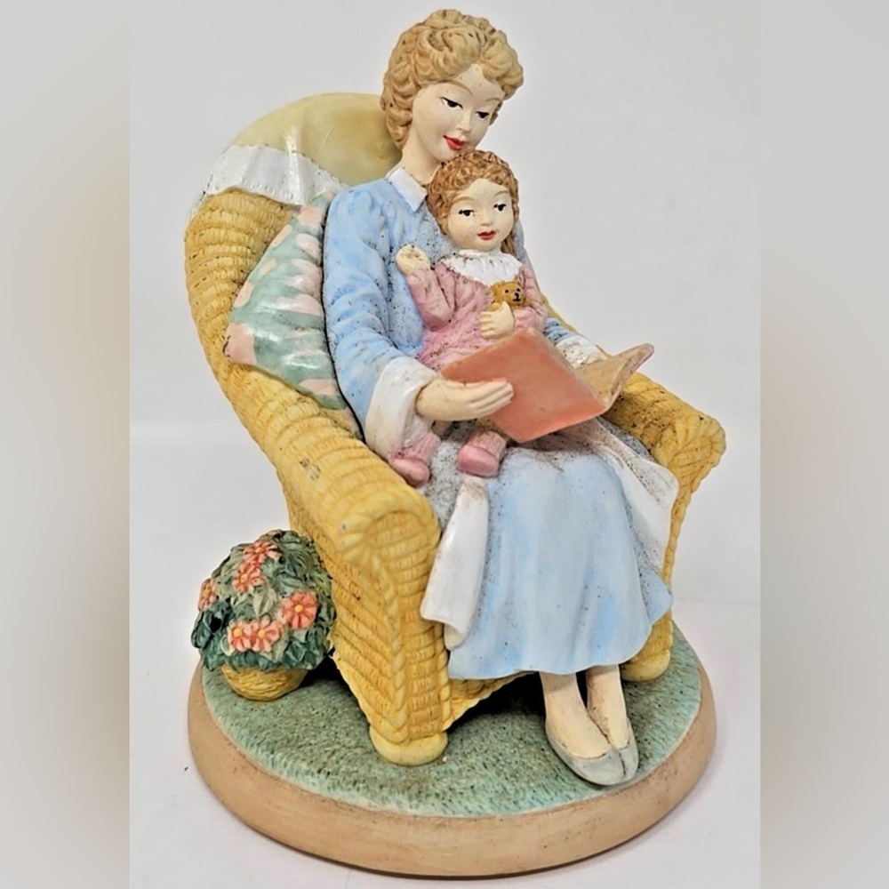 Hallmark Spoonful of Stars “ Love Like no Other” figurine by Becky Kelly 1998